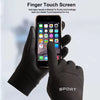 Schwarze Fingerspitzen-Touchscreen wird mit Smartphone und Handschuh für ein besseres Gefühl verwendet.