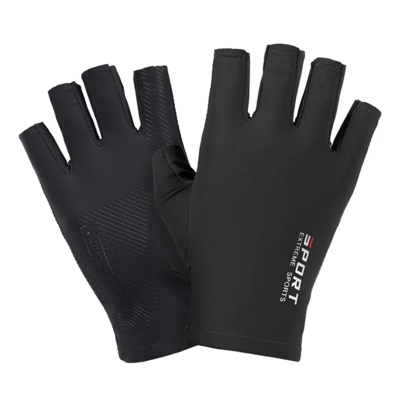 Ein Paar schwarze Allwetter Sport-Fisch- und Rennhandschuhe, flach ausgebreitet.