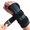 Eine Hand trägt einen schwarzen orthopädischen Kompressions-Armschutz mit blauen Akzenten.