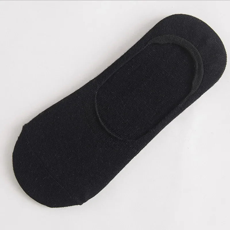 Chaussettes noires en silicone invisible et respirantes pour hommes, vues à plat