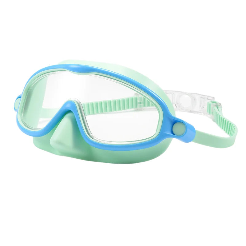 Une paire de lunettes de natation pour enfants vert clair et bleu avec protection du nez.