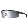Lunettes de soleil sportives avec teinte argentée et monture noire, présentées sur fond blanc.