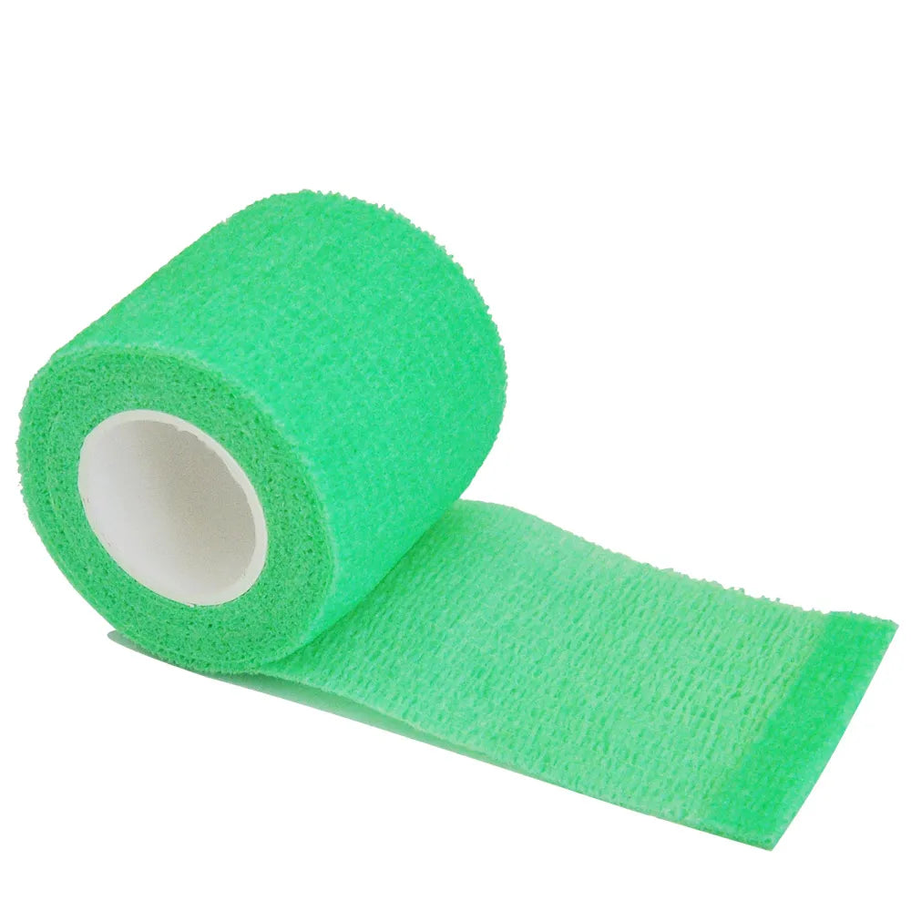 Rolle aus leuchtend grünem, abziehbarem Tarn-Tattoo-Griff-Tape