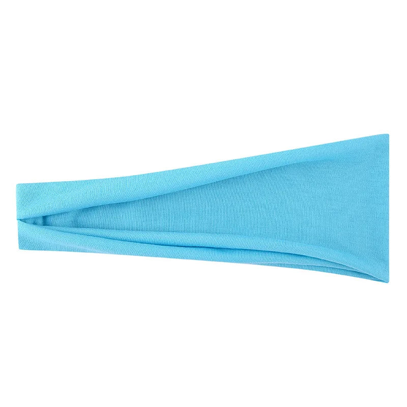 Bandeau élastique bleu clair plié et exposé sur fond blanc.