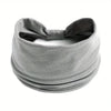 Diadema ancha y elástica gris para el cabello y deportes, doblada y mostrada plana.