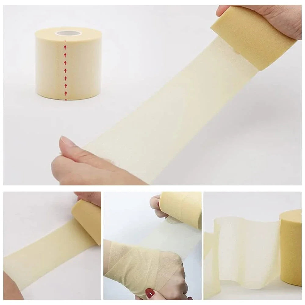 Gelbes selbstklebendes sportliches Verbandband wird von einer Hand ausgepackt und auf eine Hand aufgetragen.