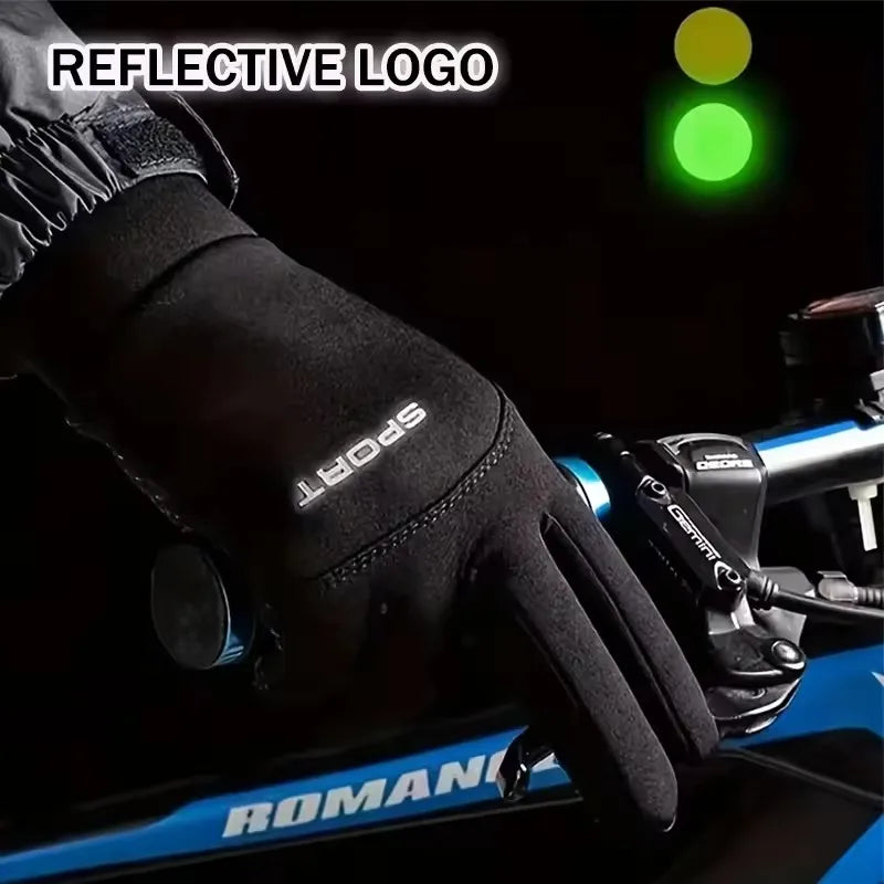 Nahaufnahme eines schwarzen, reflektierenden Sportshandschuhs, der auf einem Fahrradlenker verwendet wird.