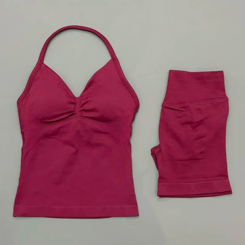 A magenta women's seamless fitness set consisting of a cropped top and matching long sleeves.