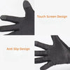 Nahaufnahme schwarzer thermischer Touchscreen-Winterhandschuhe mit rutschfester Textur und Fingerdesign