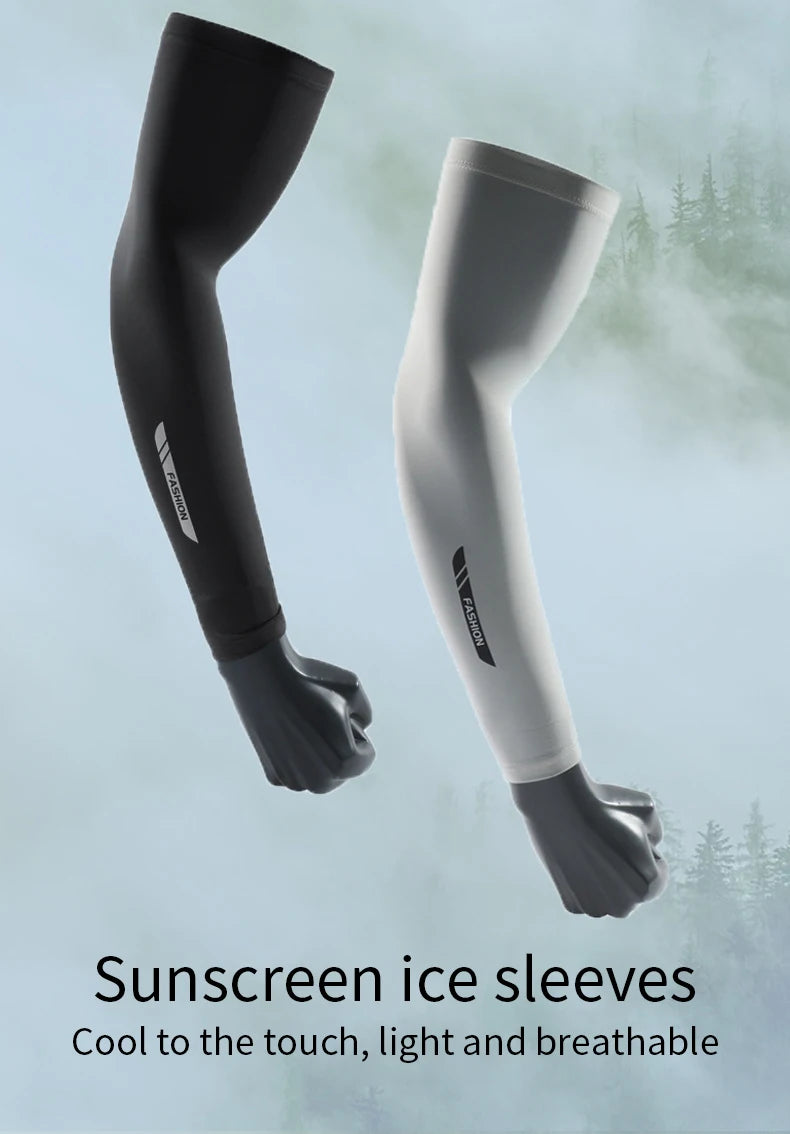 Eine schwarze und weiße Sonnencreme-Eismanschette auf einer Hand, die ihre leichte und atmungsaktive Funktion hervorhebt.
