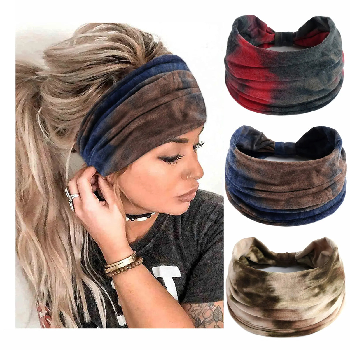 Une femme modélise un bandeau en coton tie-dye bleu foncé et marron porté sur sa tête, avec plusieurs variations.