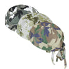 Ein Stapel von Tarnmuster-Sport-Headbands und Bandanas.