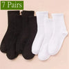 Sept paires de chaussettes en tricot respirantes pour la mi-mollet, noir et blanc.