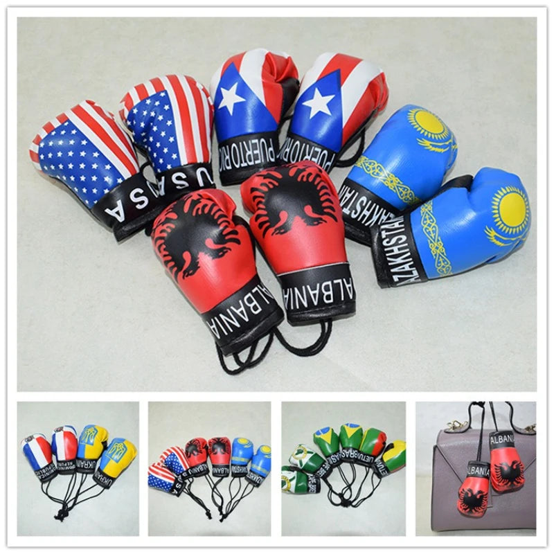 Eine Sammlung von Mini-Boxhandschuhen aus PU-Leder in verschiedenen Nationalfarben und Designs, darunter USA, Puerto Rico und