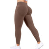 Un mannequin portant des leggings de yoga sans couture à taille haute de couleur marron.