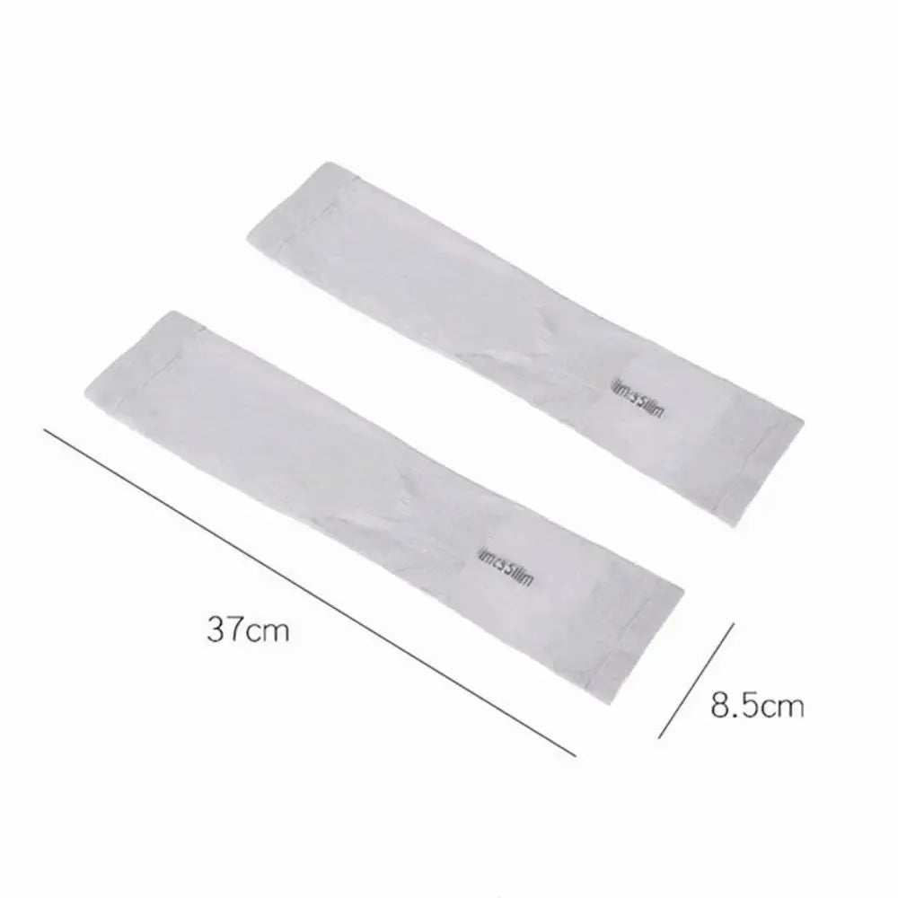Deux manches de bras sans doigts blanches anti-UV, dimensions 37 cm et 8,5 cm.