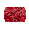 Bandeau de sport rouge à imprimé stretch avec motifs paisley blancs complexes.