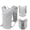 Chaleco de hidratación deportivo gris ajustable para exteriores, mostrado en varias vistas.