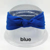 Blaues Samt-Kaninchenohr-Headband auf einem klaren Ständer.