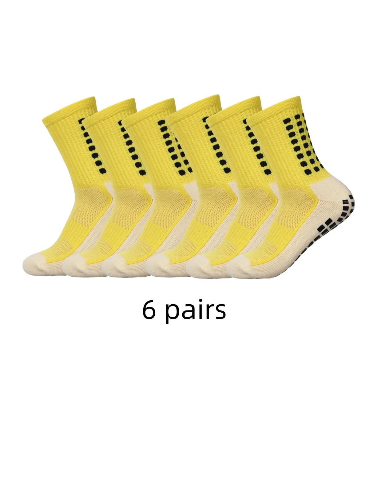 Sechs Paar gelb-cremefarbener sportlicher rutschfester Socken in einer Reihe.