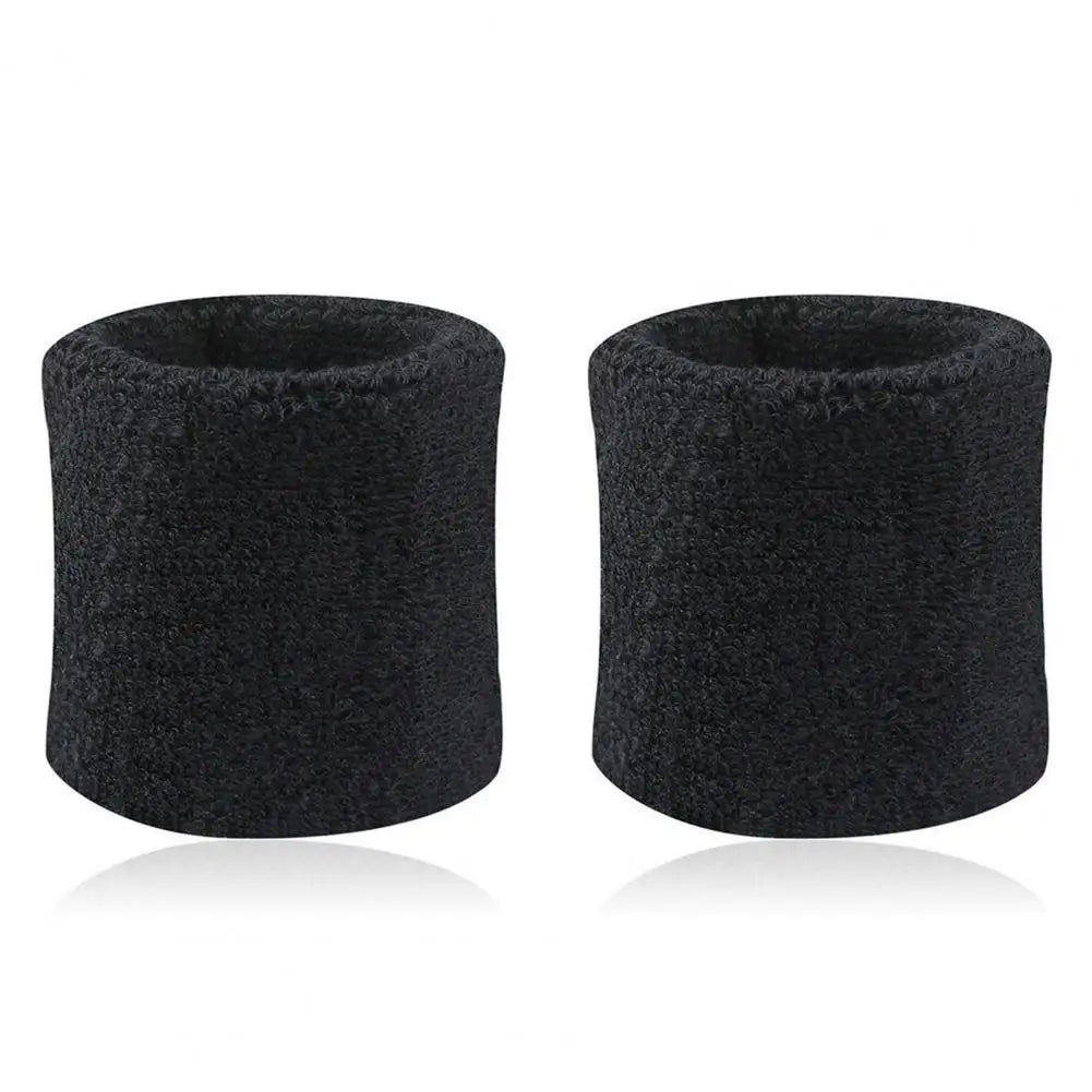 Une paire de bracelets de sport noirs et durables à séchage rapide pour les vêtements de sport.