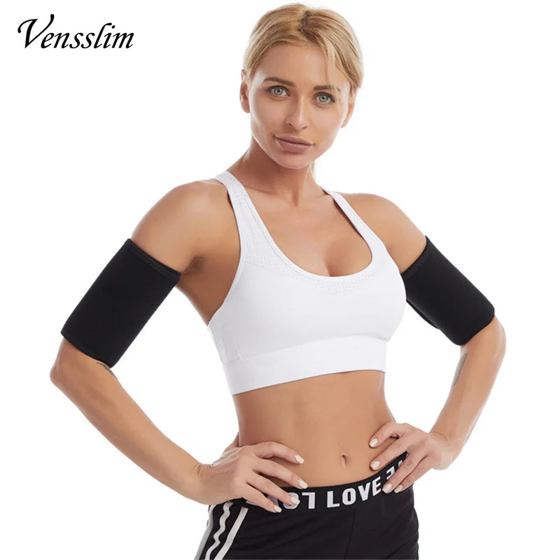 Une femme blonde modélise un corset ceinture gainant-taille blanc.