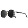 Lunettes de soleil noires polarisées réglables avec une branche flexible.