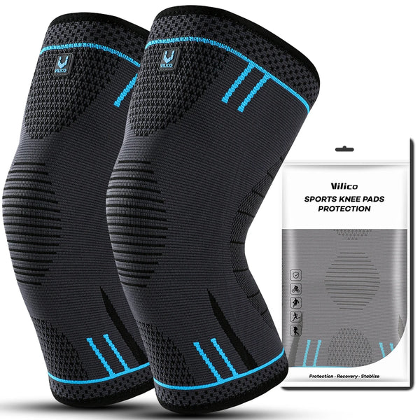 Un paire de genouillères de compression noires avec des accents bleus, sur fond blanc.