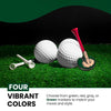 Cuatro marcadores de pelotas de golf magnéticos vibrantes de colores—verde, rojo, gris y verde—sobre una superficie de campo 
