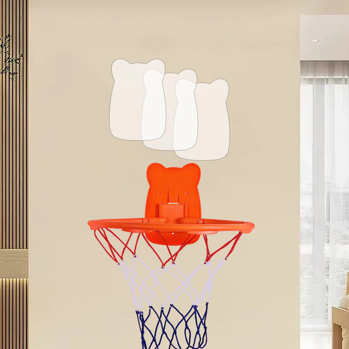 Ballon de basketball en mousse orange silencieux avec un filet accroché contre un mur beige.
